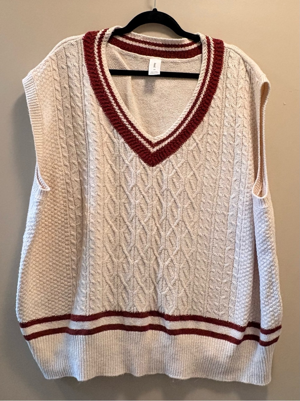 Abound Cream Cable-Knit V-Neck Sweater Vest with Red Trim